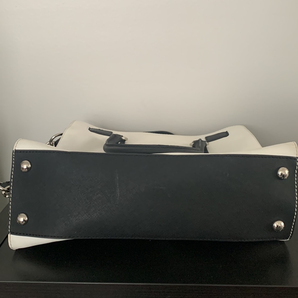 Michael Kors purse - Picture 4 of 7